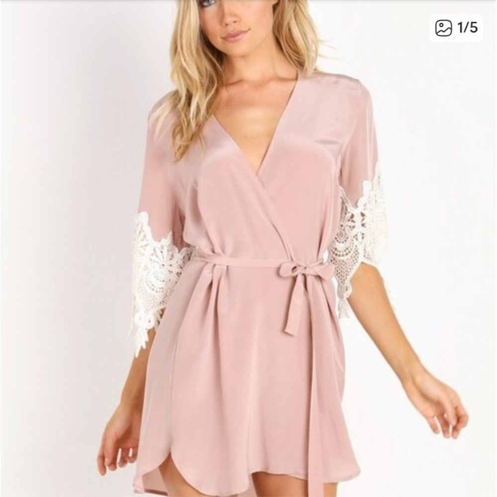 STONE COLD FOX Pink Silk Lace Trim Crochet Kimono‎ Robe One Size Intimates Sexy